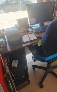 سیستم کامپیوتر همراه با پرینتر وبرنامه حسابداری