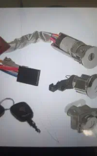 کلیدسازی خودرو وباز کردن قفل در اصفهان