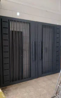 درب حیاط در مدرن نرده