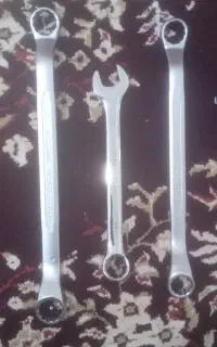 دو عدد آچار