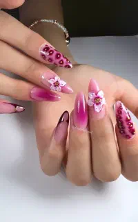 خدمات تخصصی ناخن در محیط خصوصی و حرفه‌ای