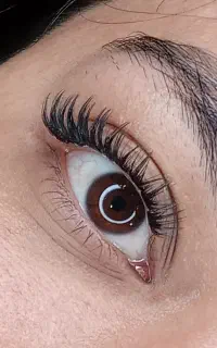انجام کلیه خدمات کاشت مژه و اصلاح و وکس صورت