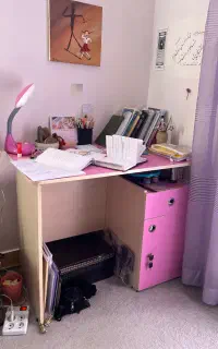 میز تحریر سالم و تمیز