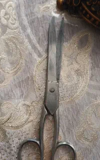 قیچی قالی ،با خدمت بالای ۵۰ سال