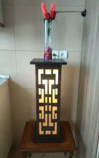 آباژور چوبی و گلدان شیشه ای