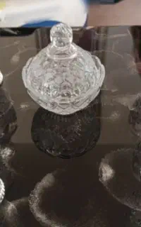 ۶ عدد استکان و یک عدد قندان