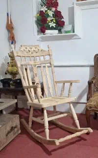 صندلی راکی جنس چوب درجه ۱