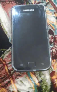 یک عدد گوشی درحد نو