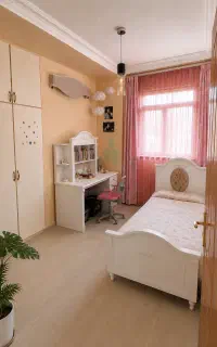 تخت خواب و میز تحریر