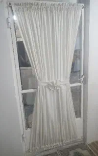 پرده پشت دری