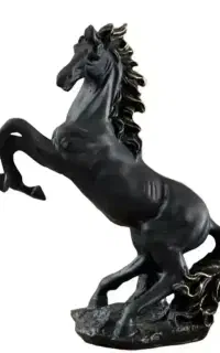 مجسمه اسب