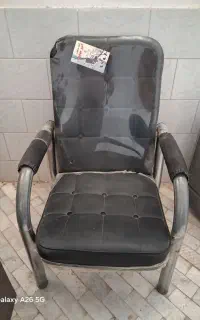 ۶عدد صندلی و میز اداری وصندلی گردان جهت مغازه