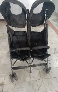 کالسکه دوقلو