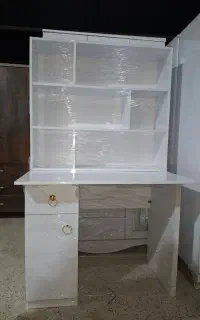 میز تحریر کتابخانه دار