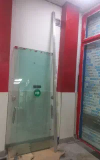 درب شیشه ای