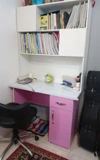 تخت و میز تحریر