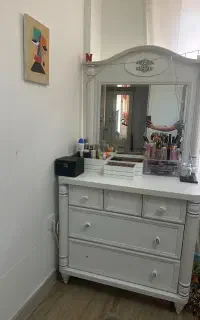 میز ارایش سفید درحد نو