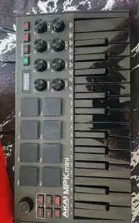 میدی کنترلر akai mpk مشکی نو