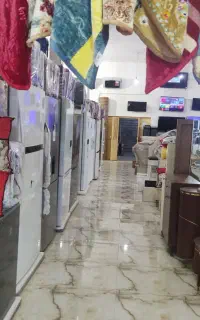 خانم فروشنده و یک خانم وارد اینستاگرام نیاز دارم