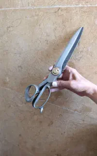قیچی صدوپنجاه ساله