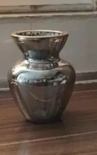 گلدان و زیر سیگاری و عروسک