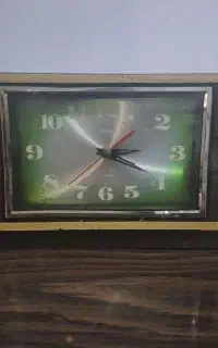 دو عدد ساعت قدیمی