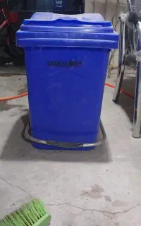 سطل آشغال بزرگ سالم