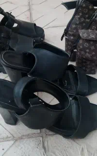 همه کفش ها نو