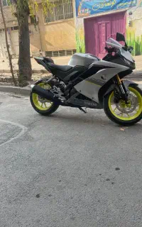 یاماها R15