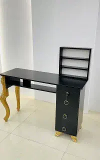 اجاره میز ناخن در سالن زیبایی