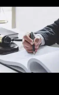 مشاوره حضوری رایگان/کارتوسط وکیل پایه یک دادگستری