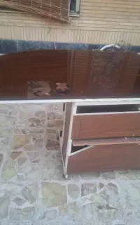 میز تحریر و کامپیوتر