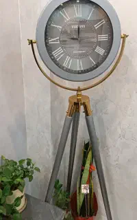 ساعت ایستاده ورسانا