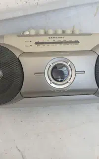 ضبط و رادیو سالم و نو باتری خور