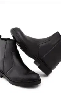 کفش نیم بوت.  سفید کاری وگل گچ هم پذیرفته میشود