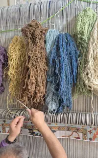به تعدادی خانم و آقا جهت کار در کارگاه تولیدی فرش