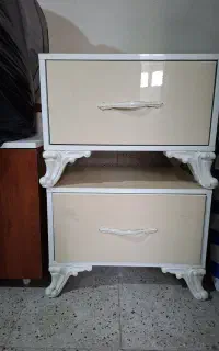 یه جفت پاتختی و دو عدد کمد کوچک