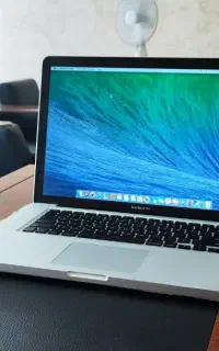 مک بوک یا لپ تاپ اپل / cori 5 / ram 4 / ssd 250