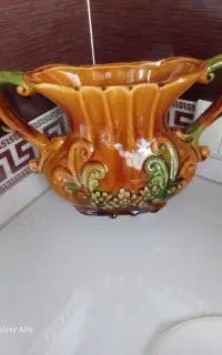گلدان قدیمی بکر