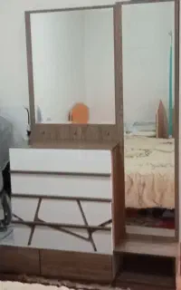 کمد و دراور همراه با آینه قدی