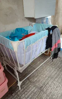 گهواره تخت کنار مادر