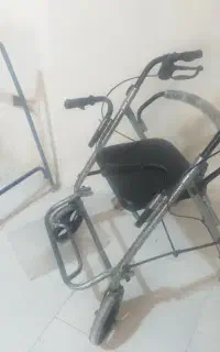 واکر چهار چرخ