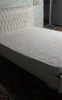 تخت خواب فنری  جنس چرم سفید