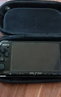 PSP Sony مدل PSP-3004 + مموری 8GB و شارژر
