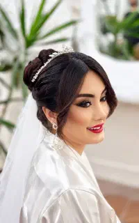 تخفیف ویژه پکیج میکاپ و شنیون عروس و همراه+هدیه