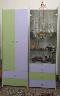 تخت وکمد، قالیچه و پرده