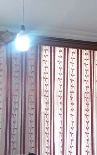 پرده همراه با کتیبه و والون