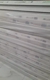 به یک شاگرد ساده درب پنجره