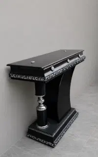 میز کنسول سلطنتی