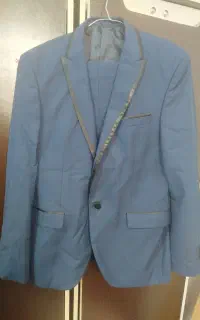 کت شلوار نو  یکبار استفاده شده و نیاز به اتو دارد
